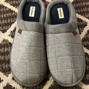 SOLD Dearfoams Quilted Gray Men's Loafers